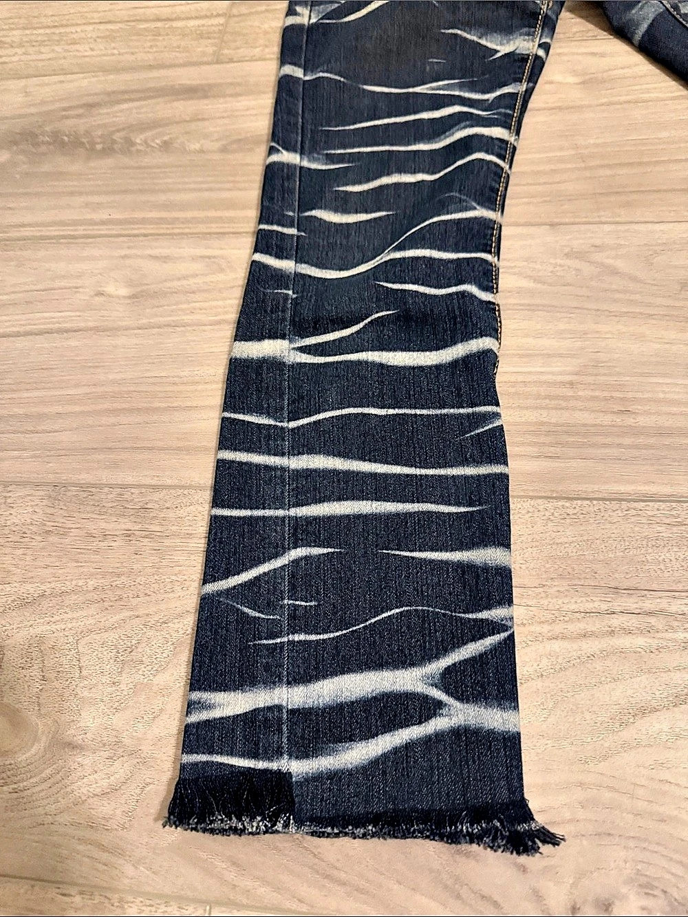 Encore Abstract Print Straight Leg Jeans Size 1 - Picture 8 of 8